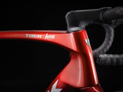 TREK Domane SLR 6 AXS Gen 4 Metallic Red Smoke to Red Carbon Smoke